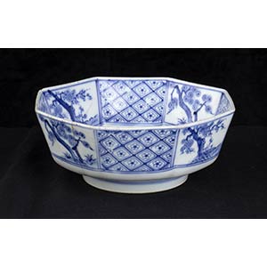 A BLUE AND WHITE PORCELAIN OCTAGONAL ... 