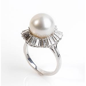 pearl and diamonds ring  18 kt white gold ... 