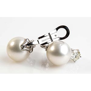Pearl and diamonds gold earrings  ... 