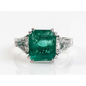 emerald and diamonds gold ring  !8 ... 