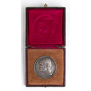 A cased big size medal of Benito ... 