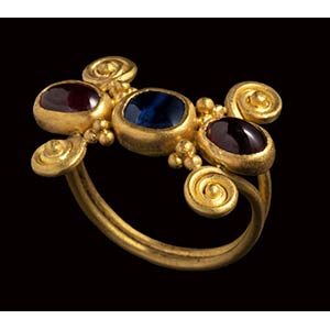 A late roman gold ring set with a shappire ... 