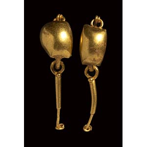 A roman pair of gold earring with discs and ... 