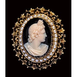 A neoclassical onyx cameo set in a gold ... 