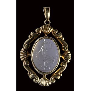 A chalcedony intaglio signed Tonnellier, set ... 