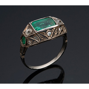 18K gold emerald and diamonds ring, early ... 