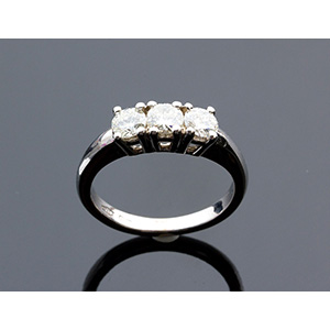 A Lady’s elegant Trilogy Diamond Ring. ; ; ... 