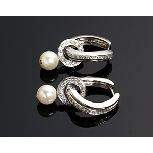 Saltwater Cultured Pearls and Diamond Oval ... 
