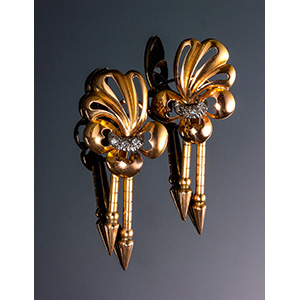 Pair of Vintage 18K gold dangle earrings set ... 