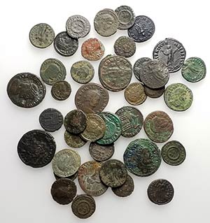Lot of 40 Roman Imperial Æ coins, to be ... 