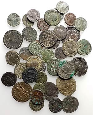 Lot of 40 Roman Imperial Æ coins, to be ... 