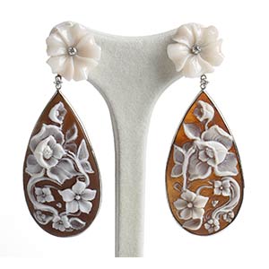 White gold, carved floral white ... 