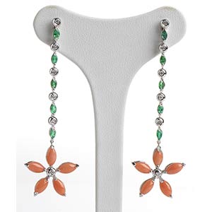 White gold, dangling style, emeralds and ... 