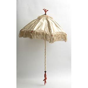 Lace umbrella with elephant ivory pole ... 