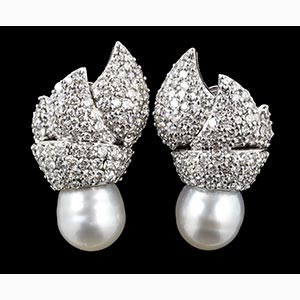 Australian pearl and diamonds earrings; ; ... 