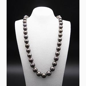 Tahiti Pearls necklace; ; 18k yellow white ... 