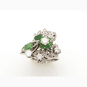 Diamonds and emeralds ring; ; 18k ... 