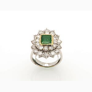 Emerald halo and diamonds ring ; ; 18k two ... 