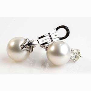 Pearls and diamonds earrings; ; ... 