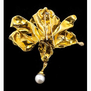 Pearls and diamonds brooch; ; 18k ... 