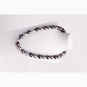 Tahitian pearls and diamonds necklace; ; 18k ... 
