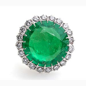 Emerald and diamonds ring ; ; 18k ... 