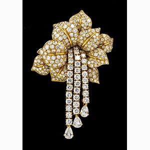 Gold and diamonds brooch ; ; 18k yellow, ... 
