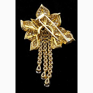 Gold and diamonds brooch ; ; 18k ... 