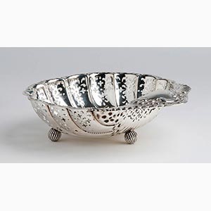 English sterling silver shell basket - ... 