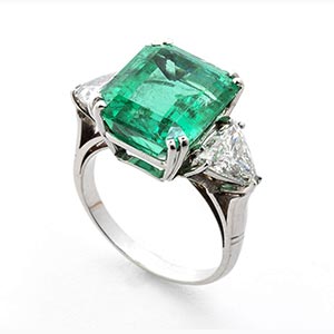 Emerald and diamons ring; ; 18k white gold, ... 