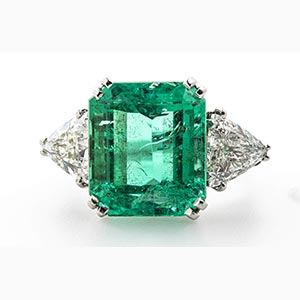 Emerald and diamons ring; ; 18k ... 