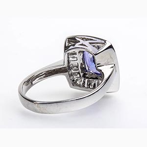 Diamonds and tanzanite ring ; ; ... 