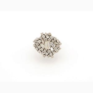 Diamonds ring; ; 18k white gold, ... 