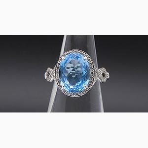 Blue topaz and diamonds ring; ; 18 kt white ... 