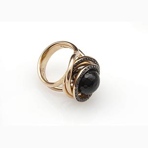 Black onyx and diamonds ring; ; 18 kt pink ... 
