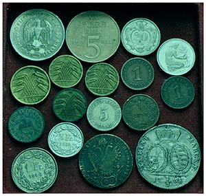 Estere - Lotto di 17 monete (di cui 2 falsi ... 