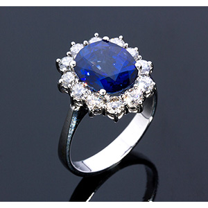 18K GOLD SAPPHIRE AND DIAMOND RING; ; ... 