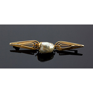 A Vintage 18K gold Freshwater pearl ... 