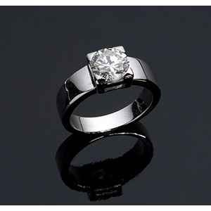 18k white gold solitaire ring centered by a ... 