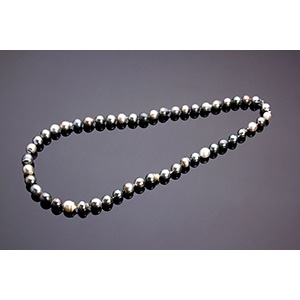TAHITIAN PEARL NECKLACE; ; a strand of ... 