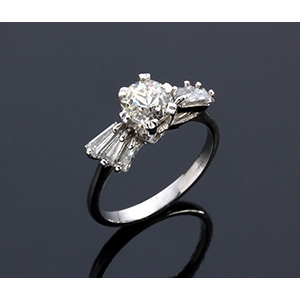 White gold and diamond ring; ; an ... 