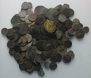 Lotto di circa 200 monete medioevali di area ... 