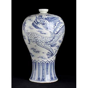A LARGE BLUE AND WHITE PORCELAIN ... 