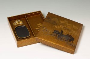 A LACQUERED AND GILT WOOD WRITING SET, ... 