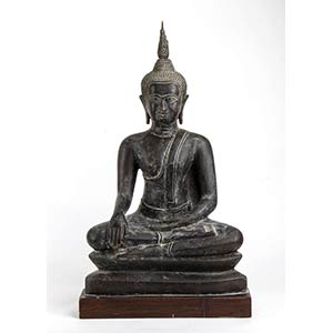A LARGE BRONZE SCULPTURE OF A SEATED ... 