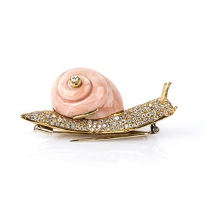 Gold, diamonds and pink coral snail brooch - ... 