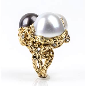 Anello in oro, perle e diamanti ... 