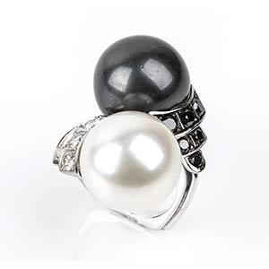 Gold, pearl and black and white diamonds ... 