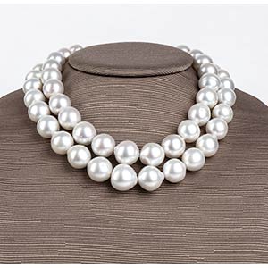 Australian pearls and diamonds necklace
two ... 