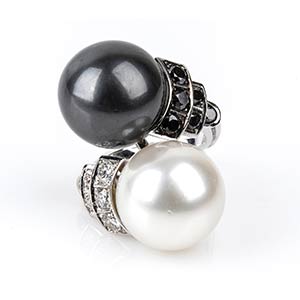 Gold, pearl and black and white ... 